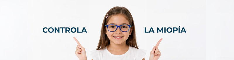 Niña con lentes de control de miopía